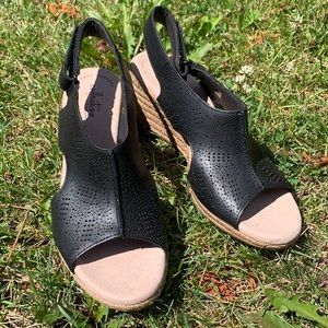 New black adjustable wedge